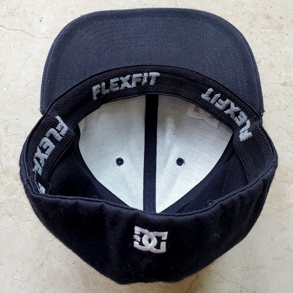 DC FLEXFIT BASEBALL HAT CAP S/M BLACK - Picture 3 of 4